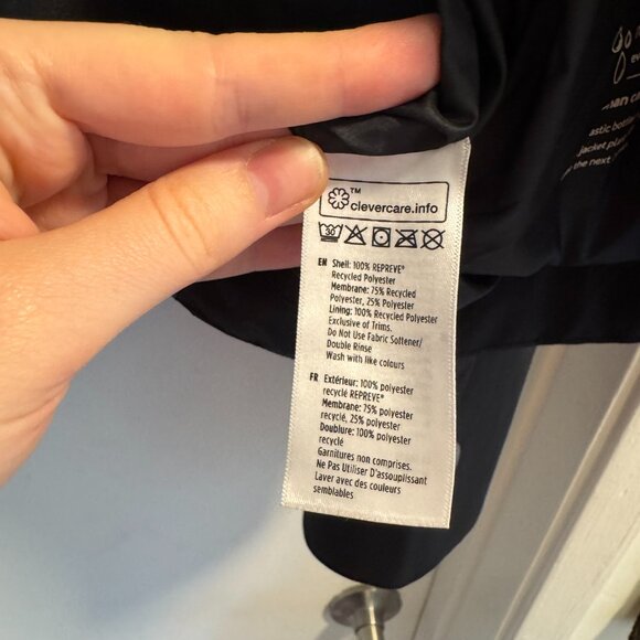 Tentree Nimbus Short Rain Jacket Black Recycled Materials - Picture 10 of 11
